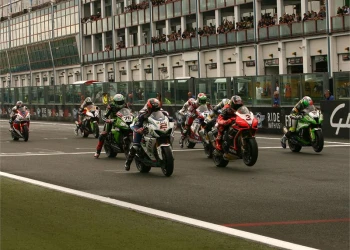 Battered Camier in Magny-Cours Top-10