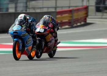 Rins and Marquez fight for victory until the last lap