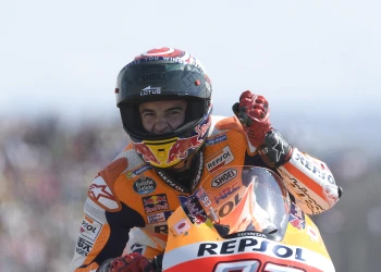 Márquez iguala el récord de 54 victorias de Doohan consiguiendo una memorable victoria en el GP de cas en Aragón