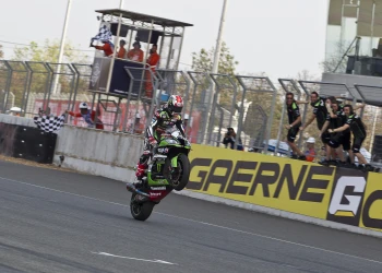 Rea gana la tercera carrera de la temporada