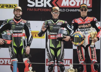 REA GANA A SYKES LA CARRERA 2 POR APENAS 0.025 SEGUNDOS