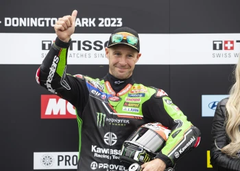 Good performance by Jonathan Rea at Domington Park with two third places in the first race and the Superpole on sunday