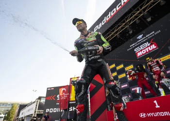 Jonathan Rea erreicht beim französischen Magny-Cours-Event drei Podestplatze