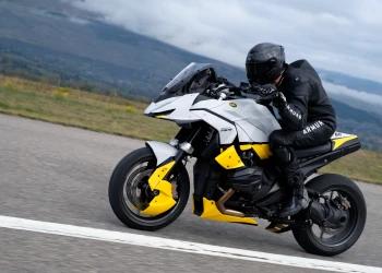 PUIG DRIVES THE BMW R1300GS TO A NEW LEVEL OF PERFORMANCE