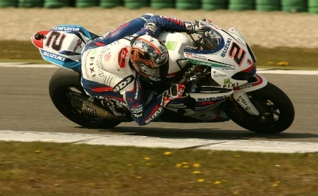 Leon Camier, tercer en el primer dia de pluja a Assen