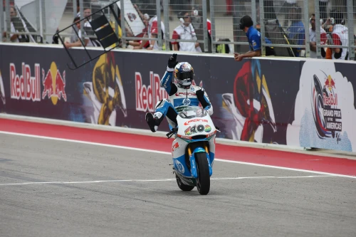 Espectacular vict&ograve;ria de Maverick Vi&ntilde;ales en el GP de les Am&egrave;riques