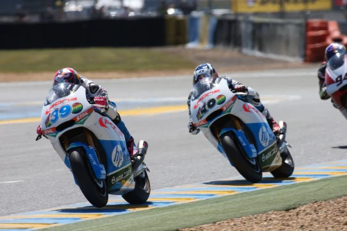 Vi&ntilde;ales i Salom es queden a les portes del podi