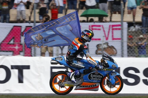 &Agrave;lex M&aacute;rquez i Honda es graduen