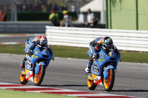 A win for Rins and 2th position for M&aacute;rquez bring them to leadership