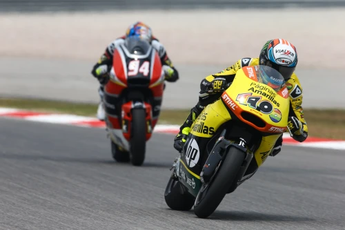 Rins falls down in Sepang; Salom back to sixth place