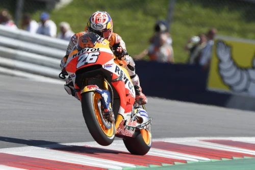 Márquez anota puntos preciosos, Pedrosa mejora su velocidad 