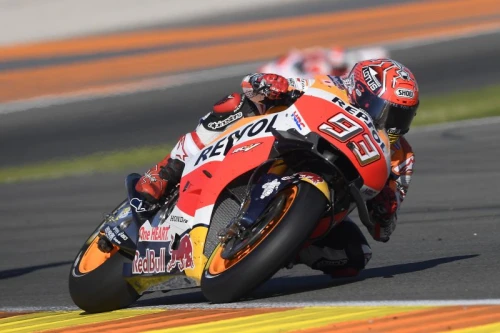 Márquez vuelve al podio en Valencia y Pedrosa vuelve a competir antes de caerse ileso desde el 7 lugar