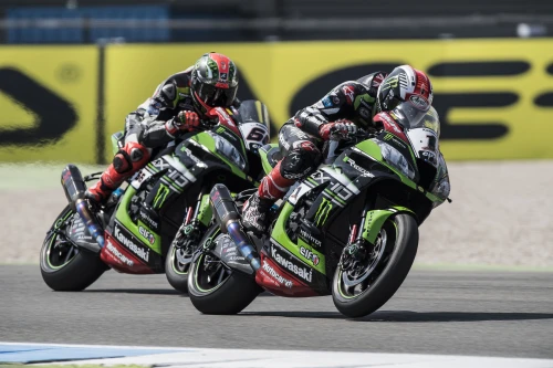 REA GANA A SYKES LA CARRERA 2 POR APENAS 0.025 SEGUNDOS