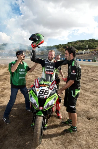 HISTORIC 100 WORLDSBK RACE GAGNE POUR KAWASAKI