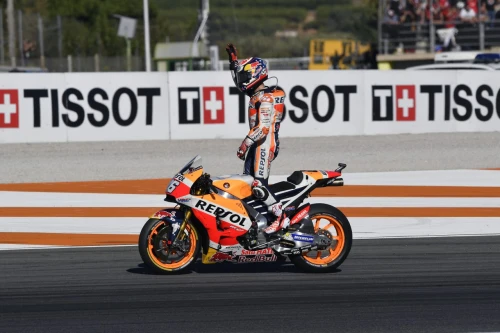 Dani Pedrosa obtiene una gran victoria en Valencia, Marc Marquez 2017 CAMPEÓN DEL MUNDO