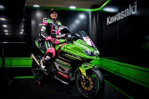 Presentación de Kawasaki Provec con Ana Carrasco