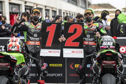 Rea Führender und Lowes Zweiter im ersten WorldSBK-Lauf des Jahres