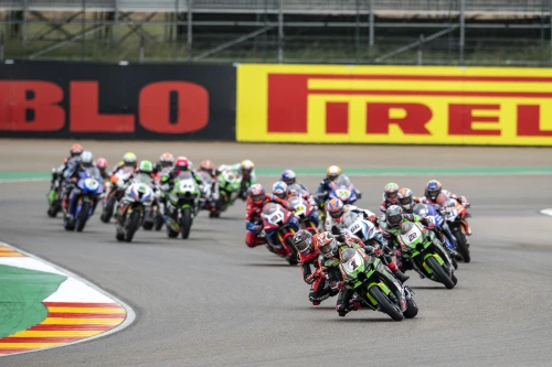 Rea Führender und Lowes Zweiter im ersten WorldSBK-Lauf des Jahres