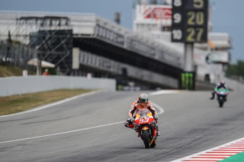 Marc Márquez et Pol Espargaró ne terminent pas la course à domicile