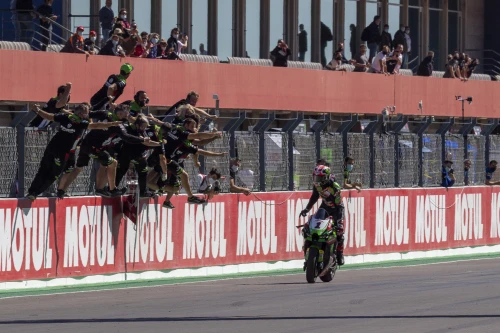 Rea cuts points after another victory in Portimão