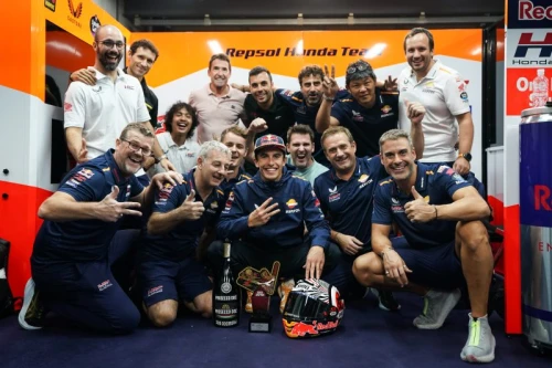 Márquez revient sur le podium dans une course marquée par la pluie sur le circuit Motegi