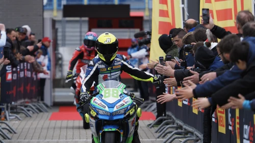 Fin de semana épico: Éxitos en equipos respaldados por Puig en SBK, JuniorGP y SSP300