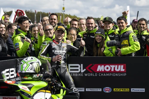 Fin de semana épico: Éxitos en equipos respaldados por Puig en SBK, JuniorGP y SSP300