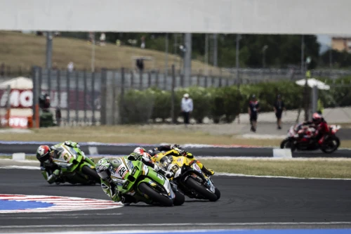 Poli e volti familiari fanno il loro debutto nel WCR