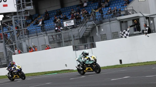 WILD EXCITEMENT IN DONINGTON PARK 