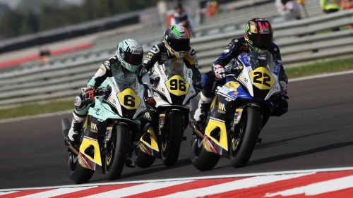 Thrilling weekend in Superbikes