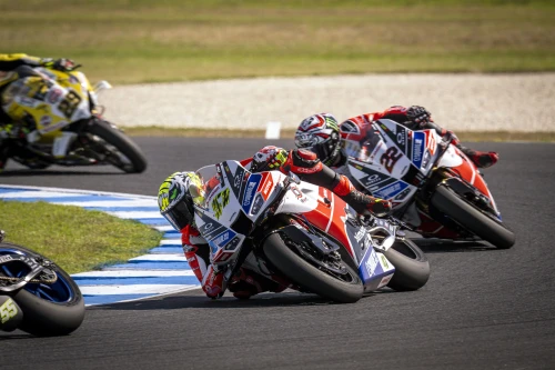 IL MONDIALE SUPERBIKE PARTE CON INTENSITÀ IN AUSTRALIA: PRIMA GARA COMPLETATA